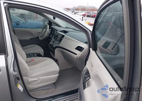 2014 Toyota Sienna Le V6 8 Passenger z USA, uszkodzony, nr VIN 5TDKK3DC5ES503410